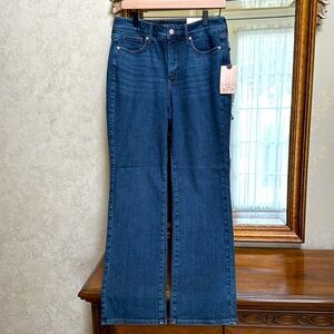 New Women’s NYDJ Marilyn Straight Blue Jeans. Lift x tuck technology.  Size 8.